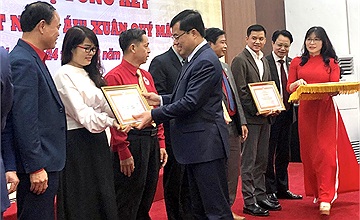 Cổng 1400 vinh dự nhận bằng khen của Trung ương Hội Chữ thập đỏ Việt Nam